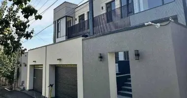 Дом 8 комнат в Ташкент, Узбекистан