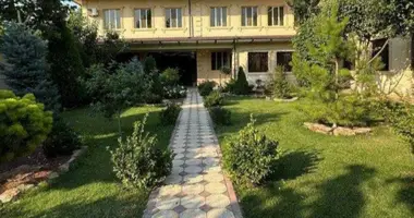 Дом 8 комнат в Ташкент, Узбекистан