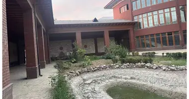 Дом 8 комнат в Ташкент, Узбекистан