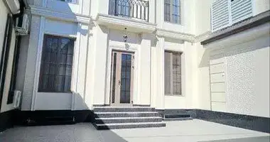Дом 5 комнат в Ташкент, Узбекистан