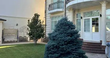 Дом 18 комнат в Ташкент, Узбекистан