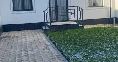 Дом 4 комнаты в Ташкент, Узбекистан