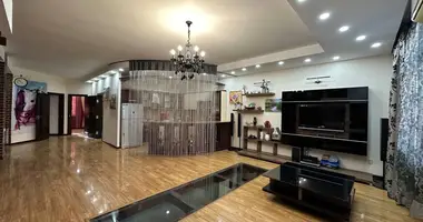 Квартира 5 комнат в Ташкент, Узбекистан
