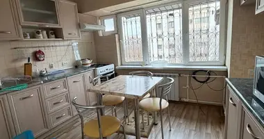 Квартира 4 комнаты в Ташкент, Узбекистан