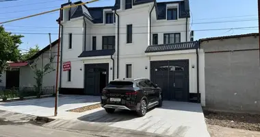 Дом 5 комнат в Ташкент, Узбекистан