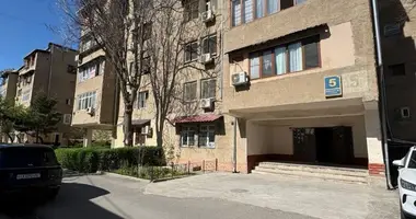 Квартира 4 комнаты в Ташкент, Узбекистан