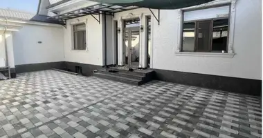 Дом 4 комнаты в Ташкент, Узбекистан