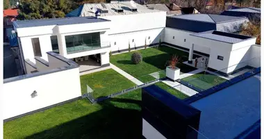 Дом 8 комнат в Ташкент, Узбекистан