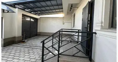 Дом 5 комнат в Ташкент, Узбекистан