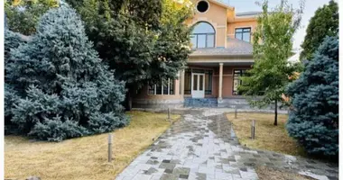 Дом 10 комнат в Ташкент, Узбекистан