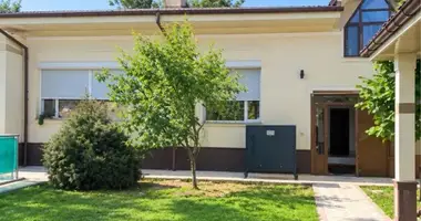 Дом 5 комнат в Ташкент, Узбекистан