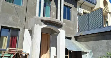 Дом 9 комнат в Ташкент, Узбекистан