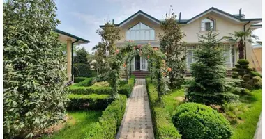 Дом 9 комнат в Ташкент, Узбекистан