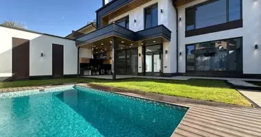 Дом 5 комнат в Ташкент, Узбекистан