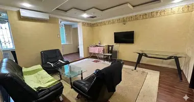 2-комнатная квартира на ул. Якуба Коласа (ЦУМ, метро Космонавтов) в Ташкент, Узбекистан