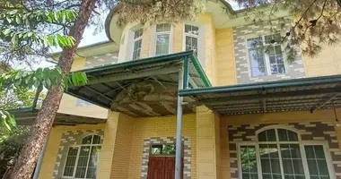 Дом 16 комнат в Ташкент, Узбекистан