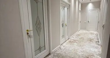 Квартира 4 комнаты в Ташкент, Узбекистан