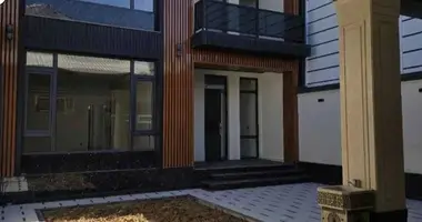 Дом 5 комнат в Ташкент, Узбекистан