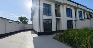 Дом 5 комнат в Ташкент, Узбекистан