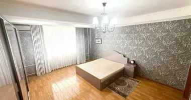 Квартира 4 комнаты в Ташкент, Узбекистан