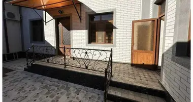 Дом 5 комнат в Ташкент, Узбекистан