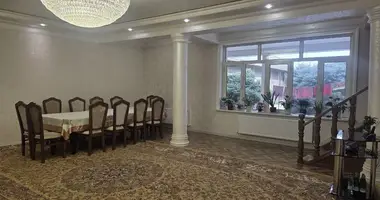 Дом 10 комнат в Ташкент, Узбекистан