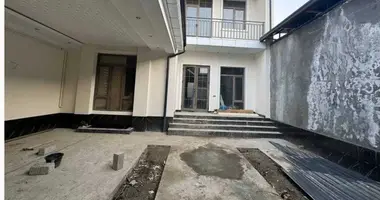Дом 8 комнат в Ташкент, Узбекистан