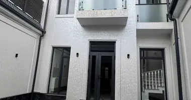 Дом 5 комнат в Ташкент, Узбекистан