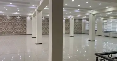 Коммерческое помещение 1 000 м² в Ташкент, Узбекистан