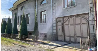 Дом 13 комнат в Ташкент, Узбекистан