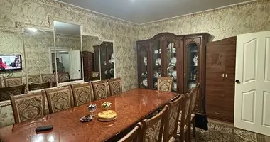 Квартира 4 комнаты в Ташкент, Узбекистан