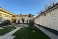 Особняк 11 комнат 1 000 м² Ташкент, Узбекистан