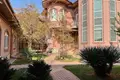 Uy 8 xonalar 550 m² in Konimex tumani