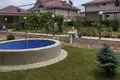 Uy 9 xonalar 500 m² Toshkentda