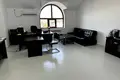 Сдается коммерческое помещение площадью 300 кв.м вдоль главной дороги, первая линия, район Мирабад