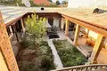 Uy 10 xonalar 630 m² Toshkentda
