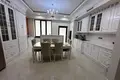 Uy 8 xonalar 300 m² Toshkentda