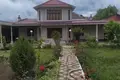 Uy 9 xonalar 500 m² Toshkentda