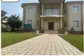 Uy 8 xonalar 500 m² Toshkentda
