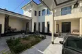 Uy 6 xonalar 300 m² Toshkentda