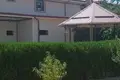 Uy 9 xonalar 500 m² Toshkentda