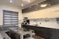 Uy 5 xonalar 300 m² Toshkentda, Oʻzbekiston