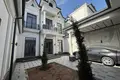 Uy 6 xonalar 330 m² Toshkentda