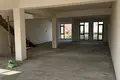 Uy 3 xonalar 560 m² Toshkentda