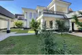 Uy 10 xonalar 860 m² Toshkentda